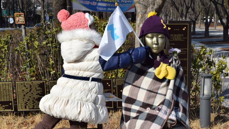 삼일절 한반도기 꽂는 어린이 업로드용